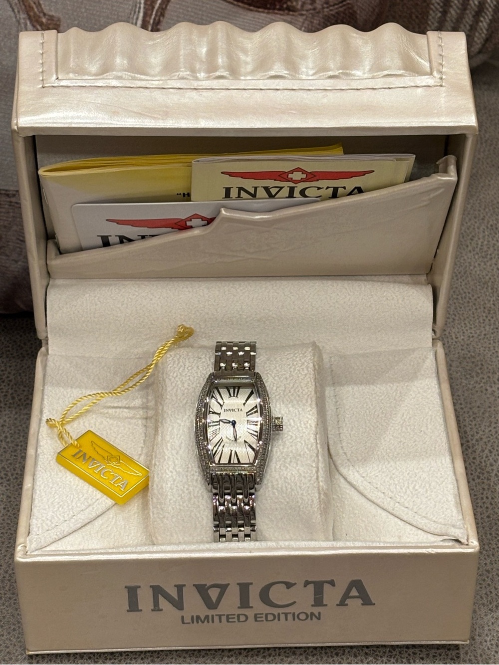 Women’s Beyond gorgeous Invicta diamond watch.💎💎💎💎